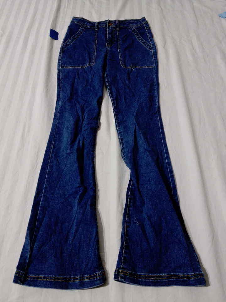 Jean à jambe évasée