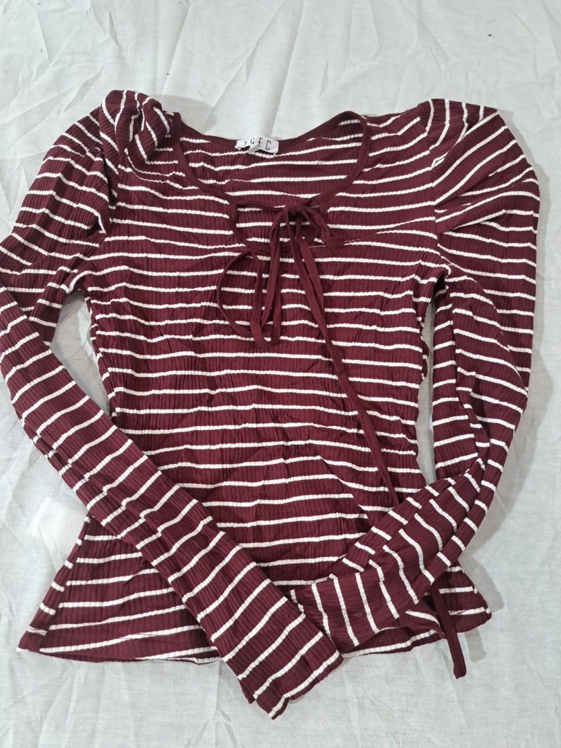 長袖ストライプトップ