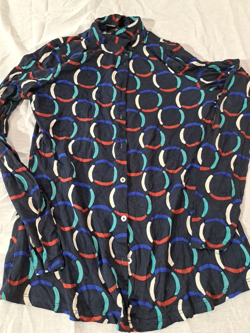 Camicia a maniche lunghe con bottoni e motivo a ce..