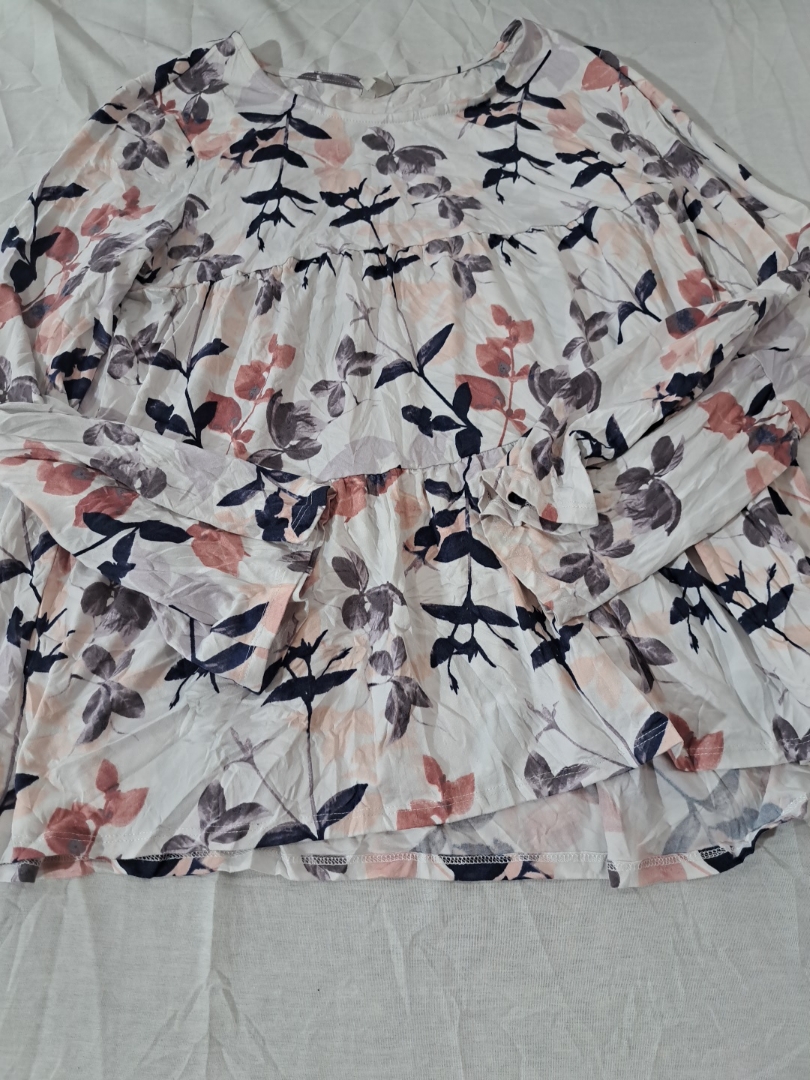 花柄ブラウス