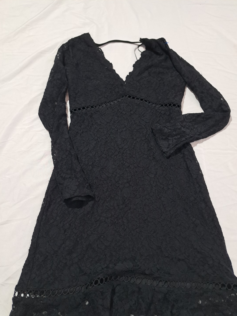 ブラックレースドレス