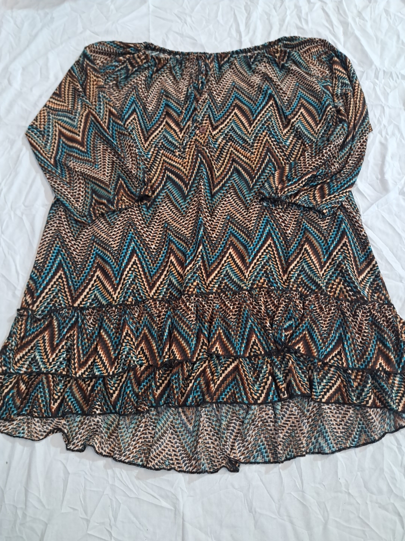 Off-the-shoulder blouse with ruffled hem