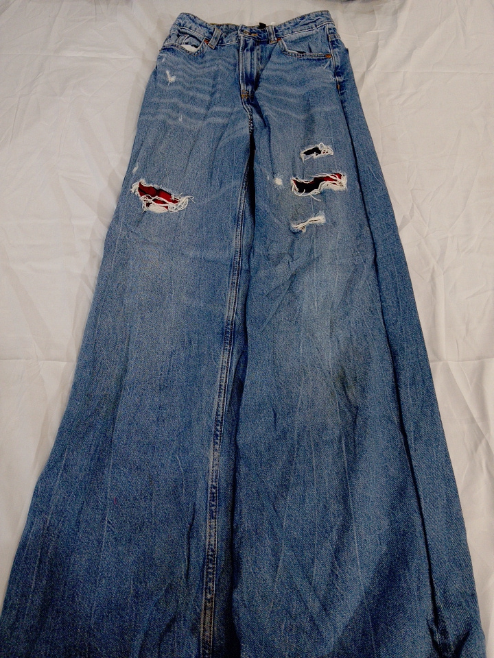 Wide-leg ripped jeans