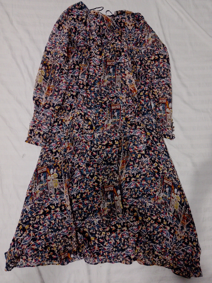 Abito lungo a maniche lunghe floreale