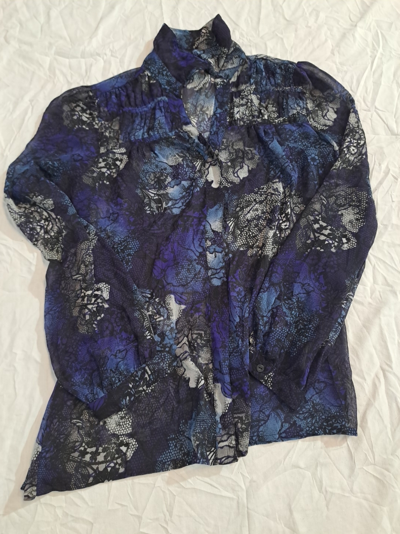 Blusa con motivo floreale blu e nero