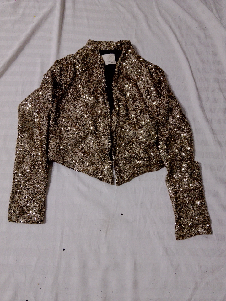 Paillettenbesetzte kurze Jacke