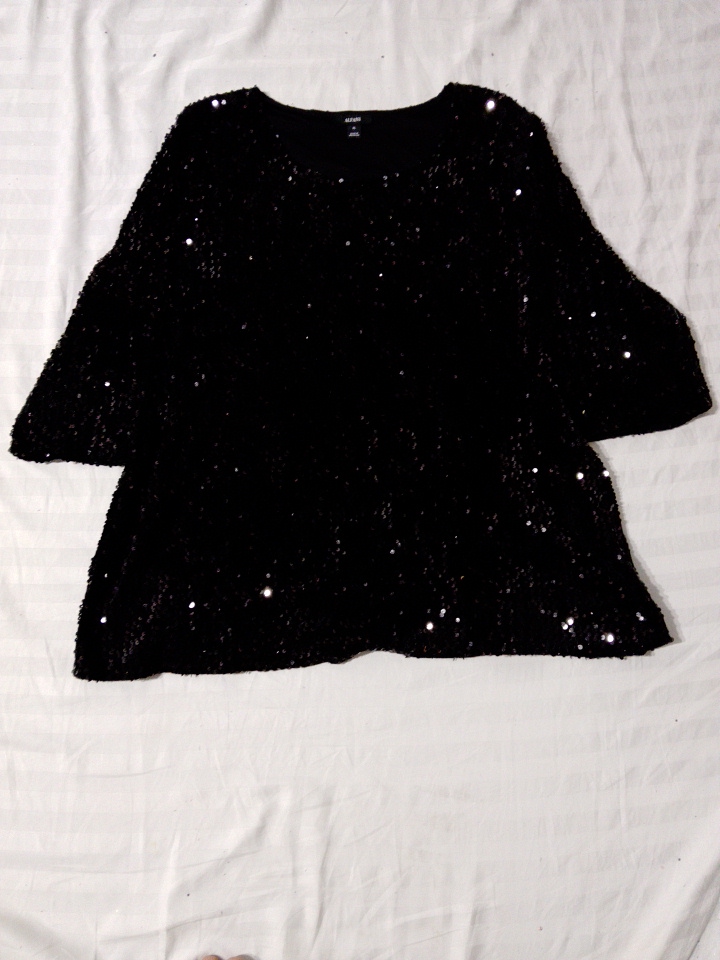 ビジュー付きトップ