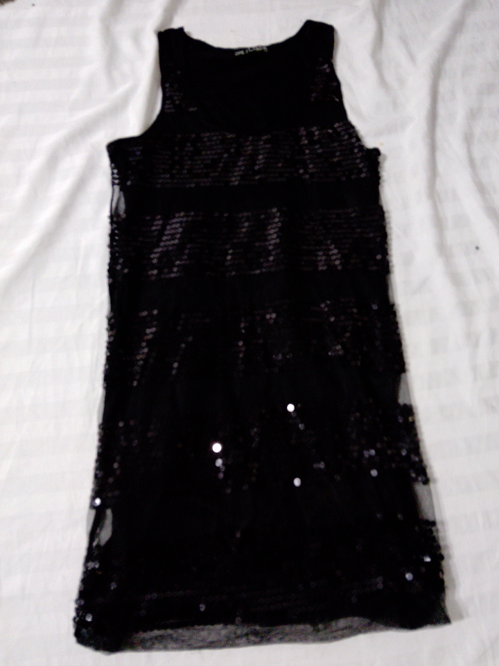 Abito nero con paillettes