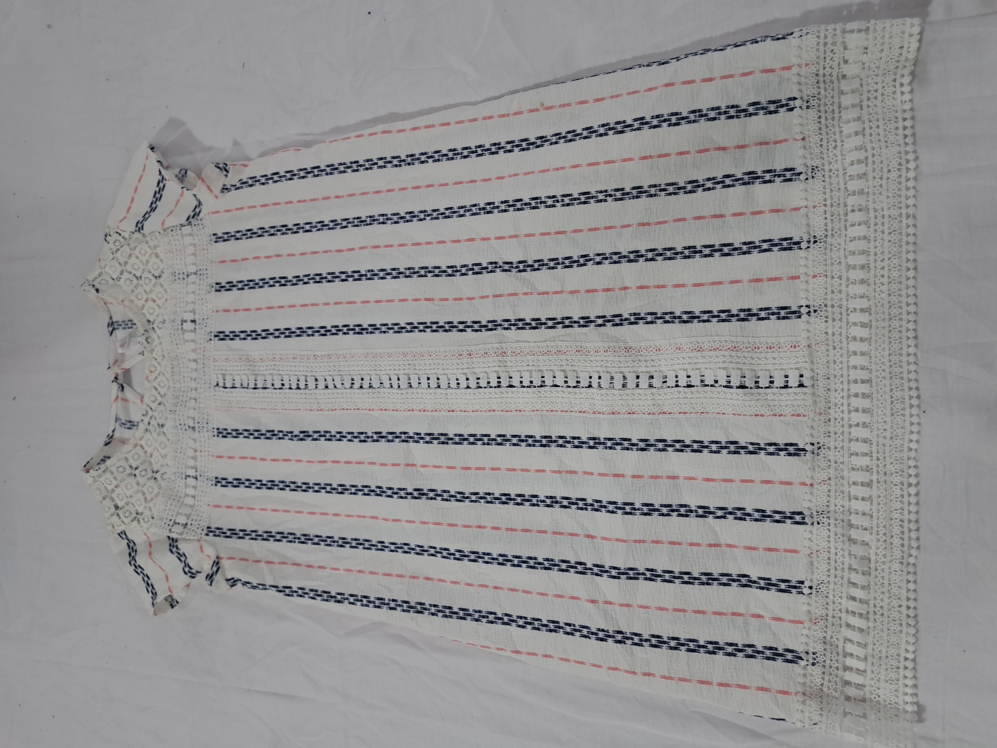 ストライプパターンのTシャツ