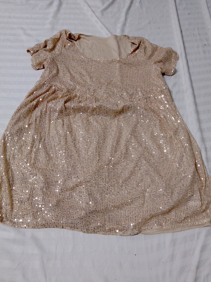 「スパンコール付きショートスリーブドレス」