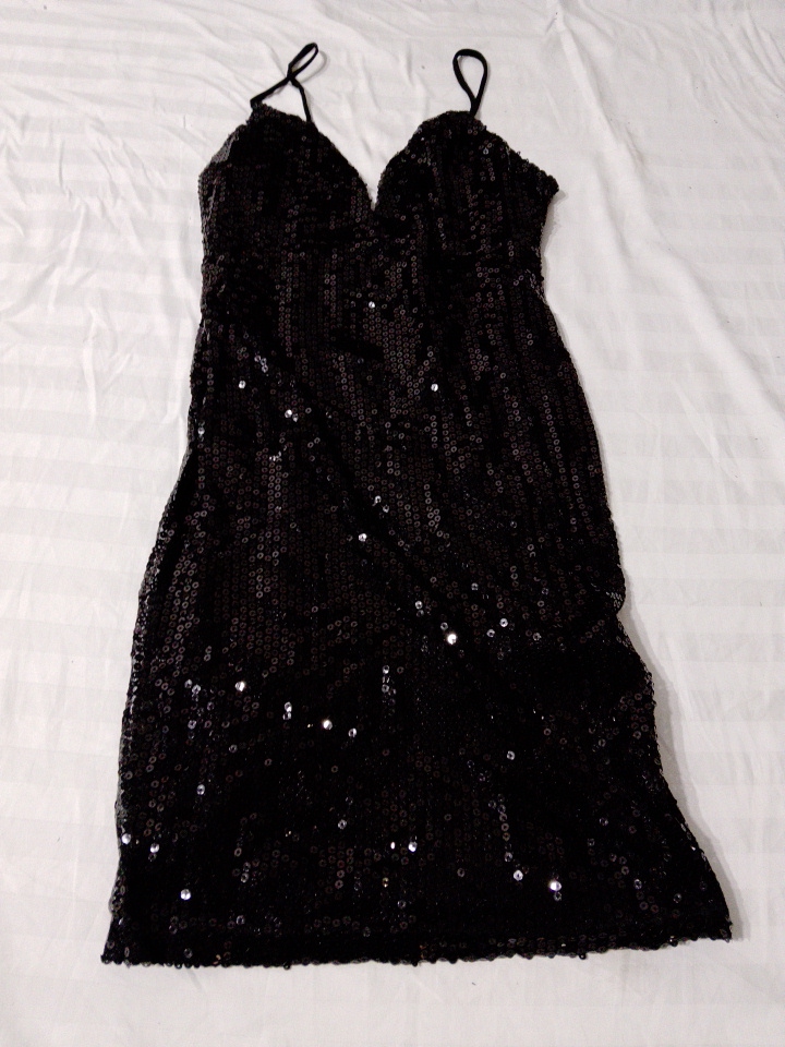 Robe noire à paillettes