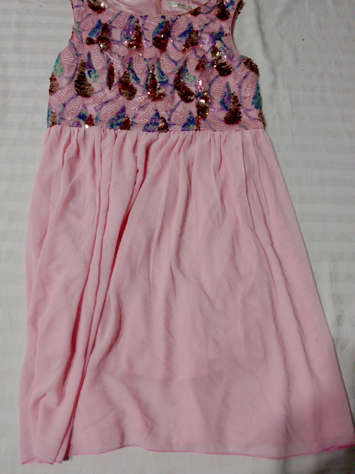 Robe en sequins rose