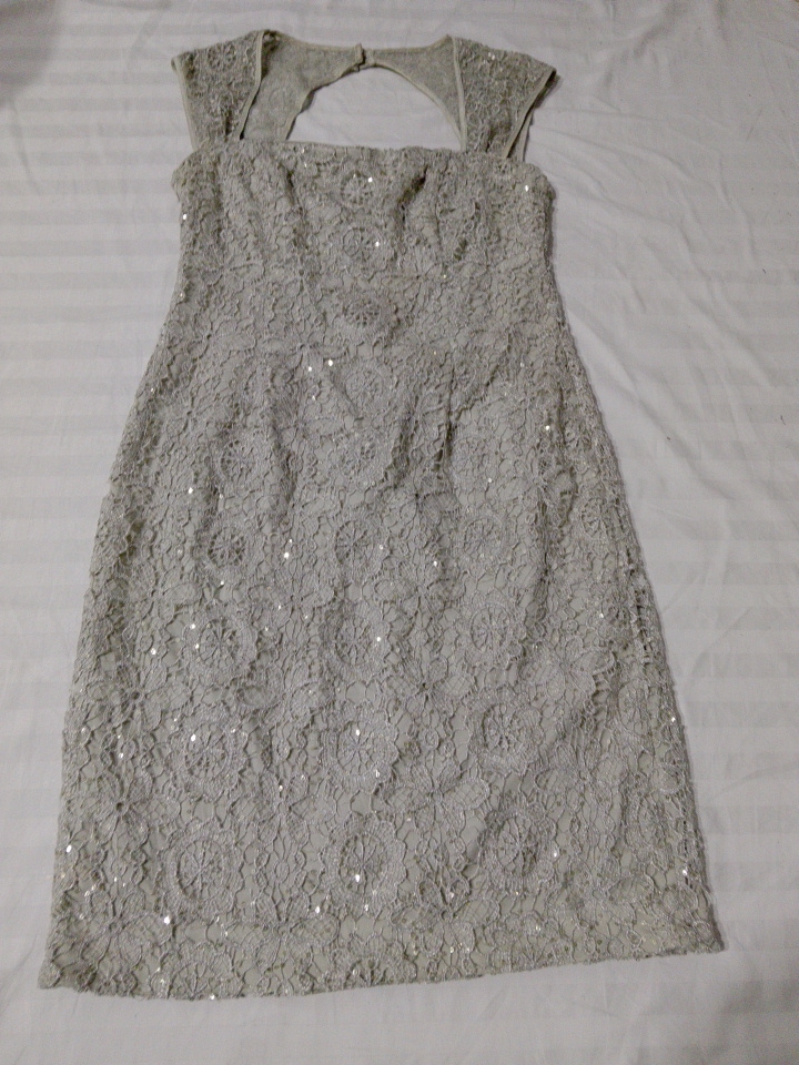 Robe en dentelle beige