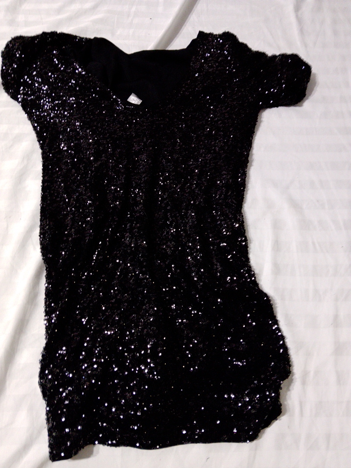 Glitzerndes Kurzarmkleid