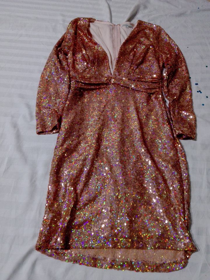 スパンコールのドレス