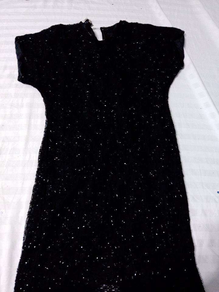 Robe noire à sequins