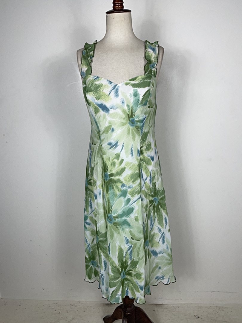 緑の花柄ドレス