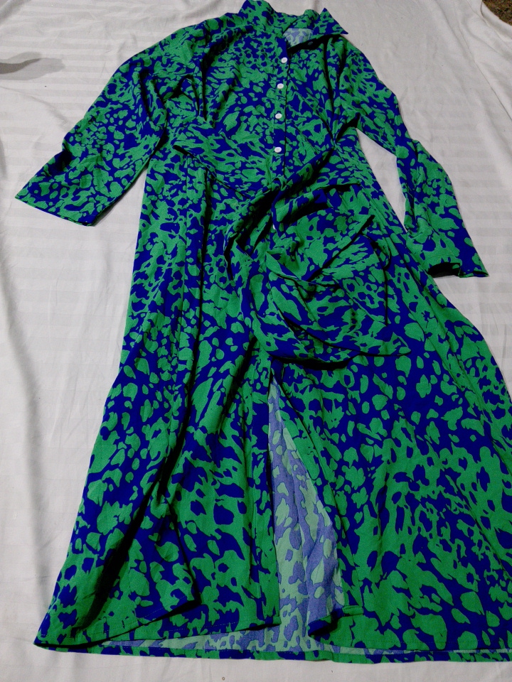 Robe bleue et verte à manches longues