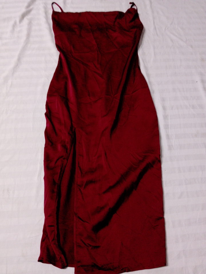 Rotes Spaghetti-Trägerkleid