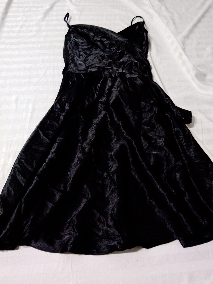 Robe de soirée en satin noir