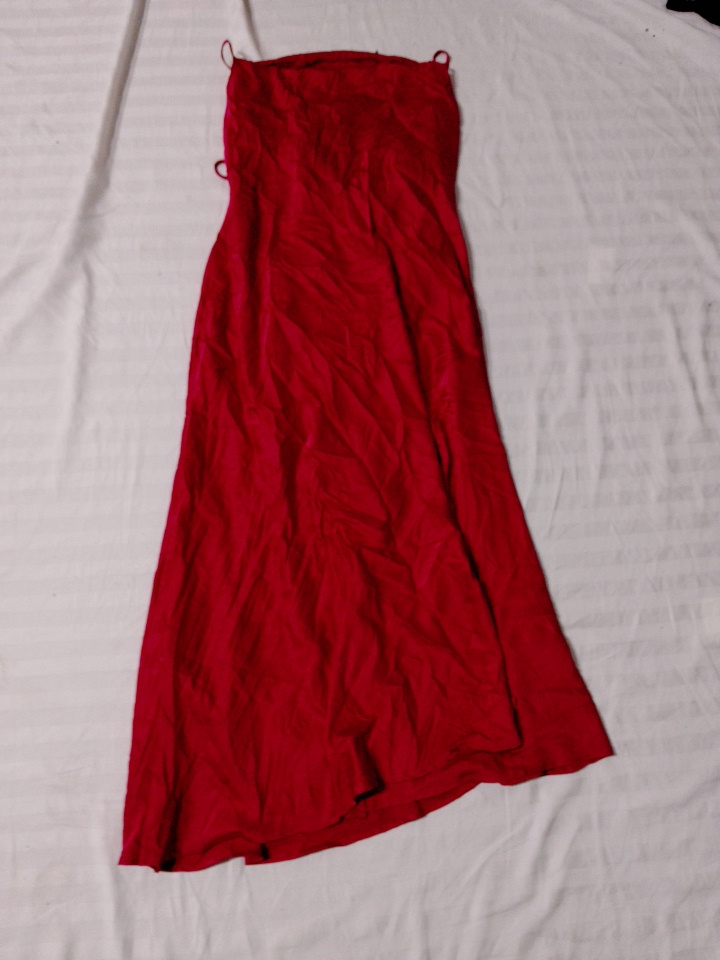 Rotes trägerloses Maxikleid