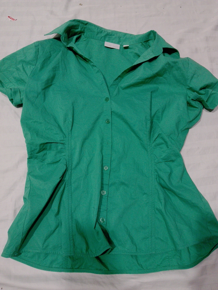 グリーンショートスリーブブラウス
