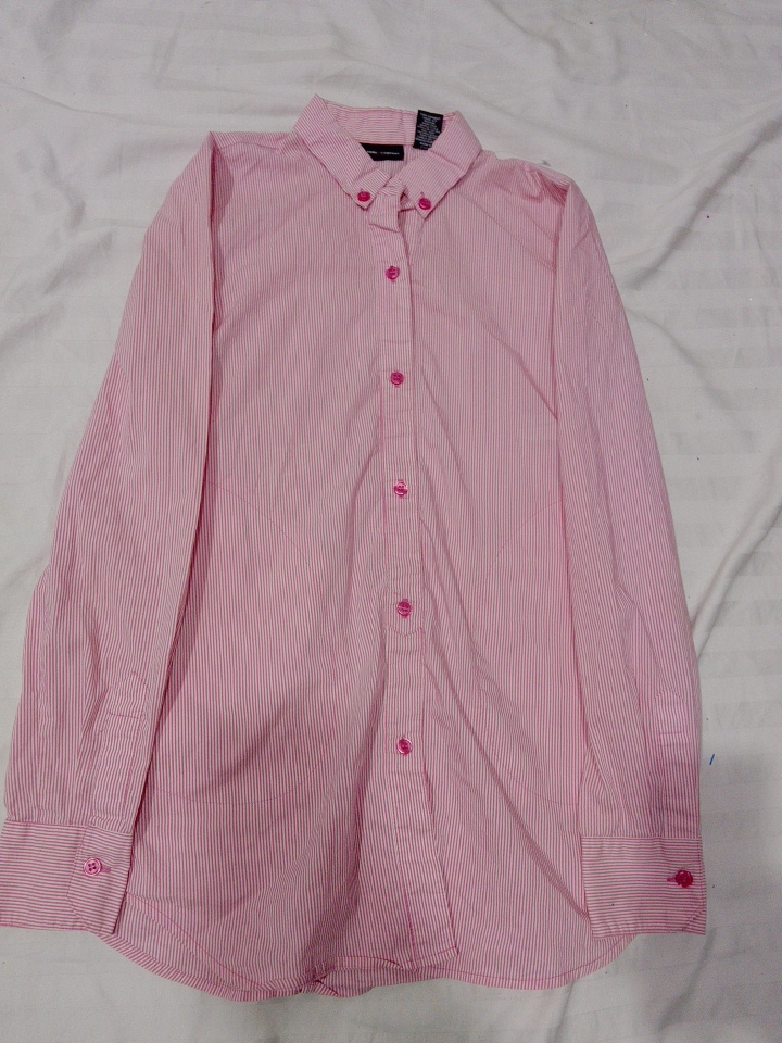 Rosa gestreiftes Button-Down-Hemd