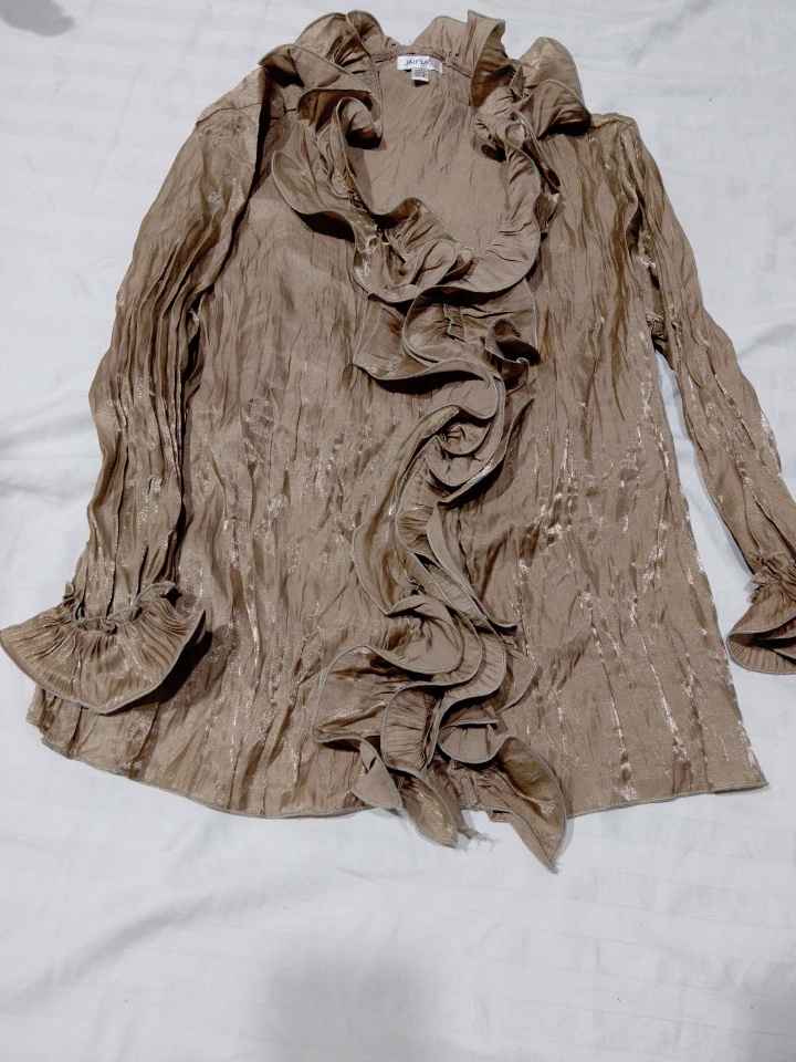 ブラウンラッフルトップ