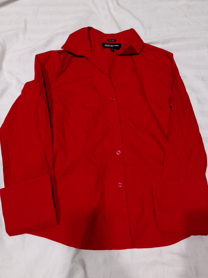 赤いコットンドレスシャツ