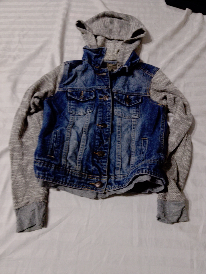 Veste à capuche en denim et gris