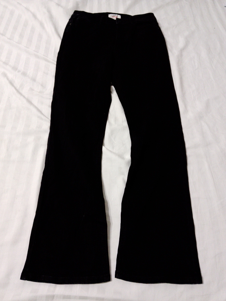 Schwarze Flare-Leg-Hose
