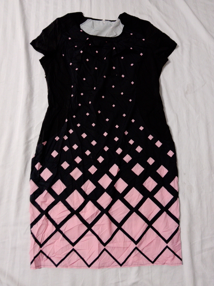 Black and Pink Diamond Pattern Dress