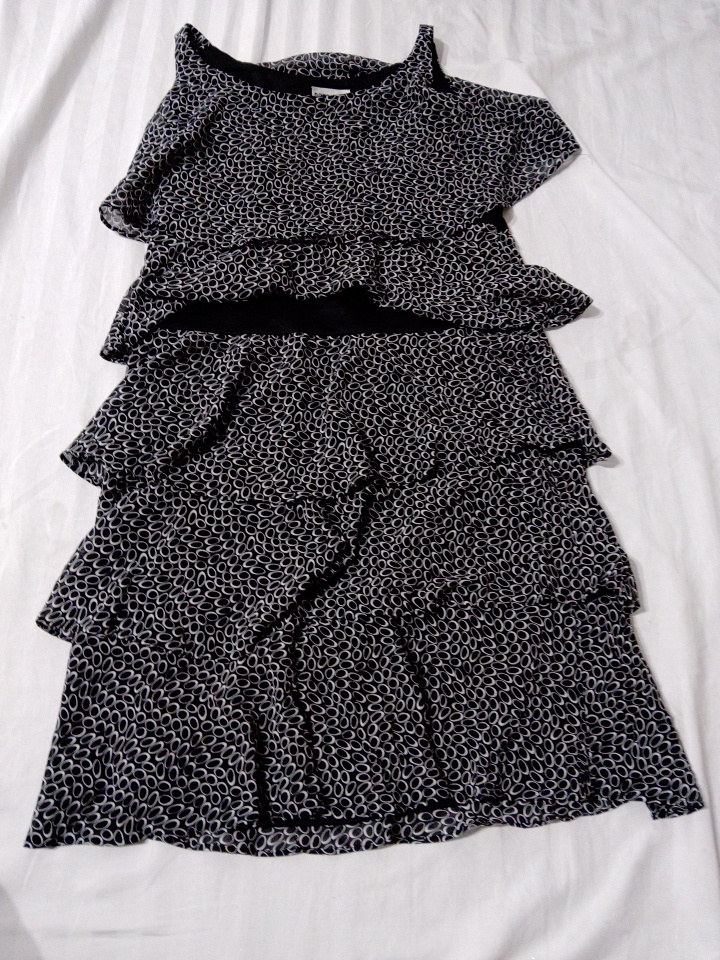 Ensemble haut et jupe à volants noir et blanc