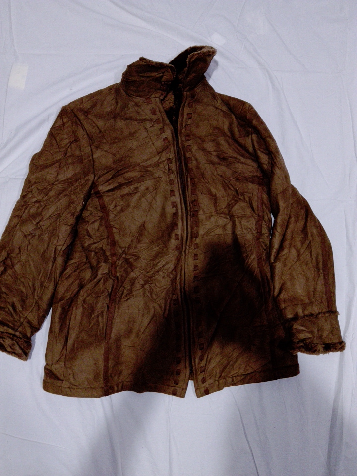 Veste en duvet marron avec doublure en fourrure