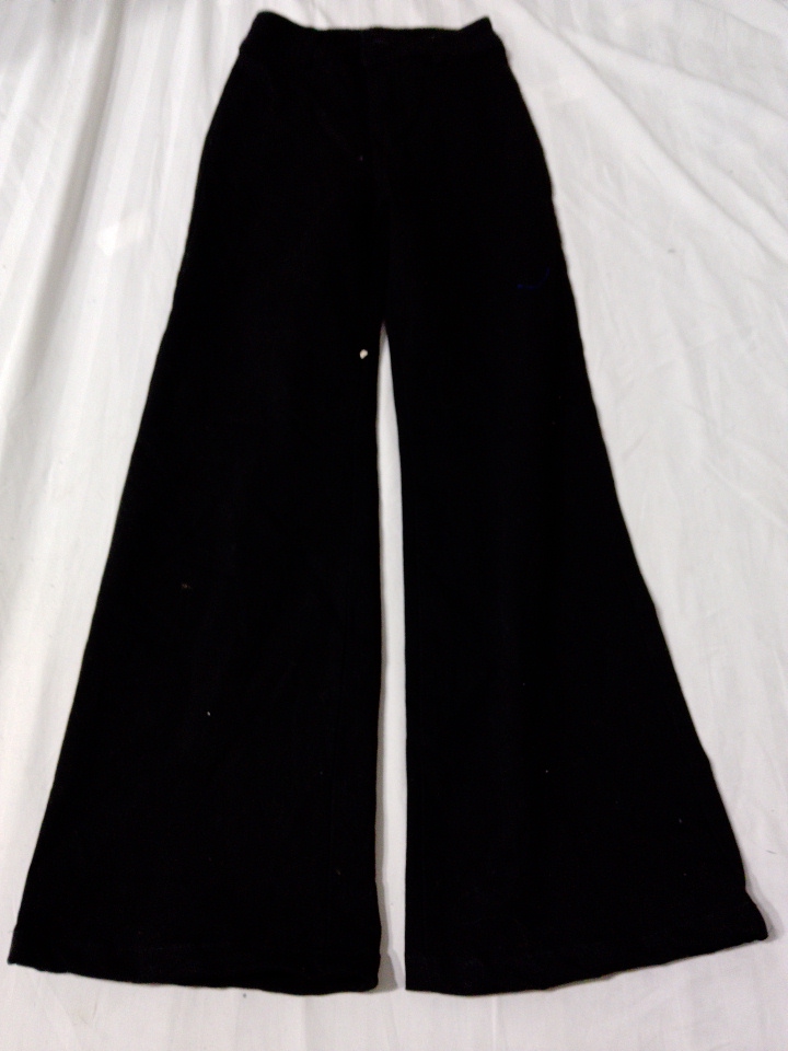 Pantalon noir à jambes larges