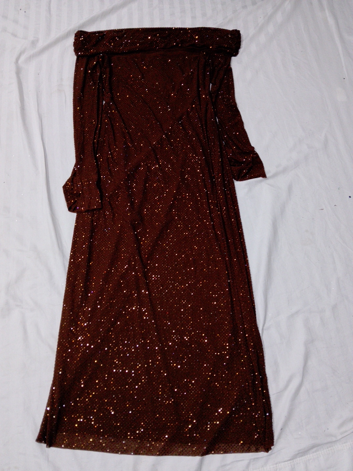 Vestido Marrom com Lantejoulas