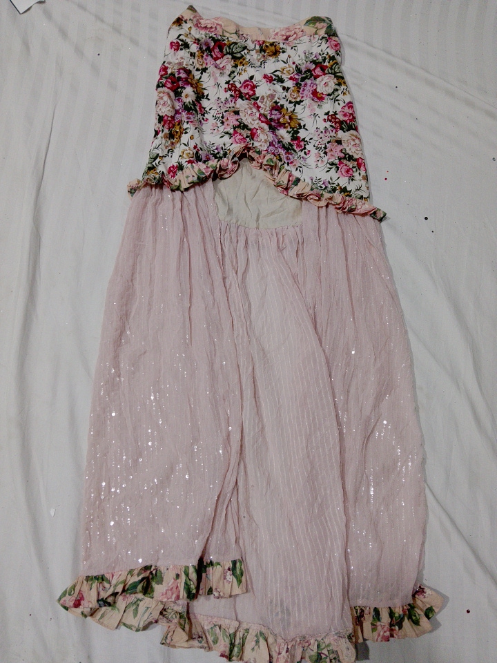 Einteiliger Anzug mit floralem Oberteil und rosa P..