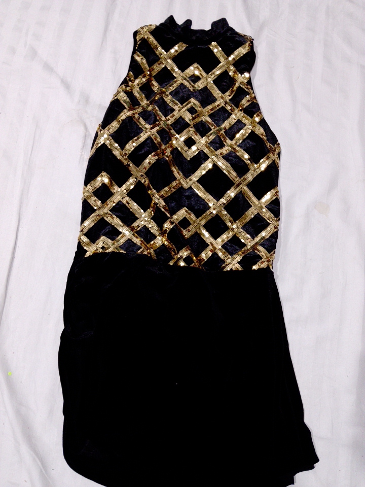 Vestido de Lantejoulas Preto e Dourado
