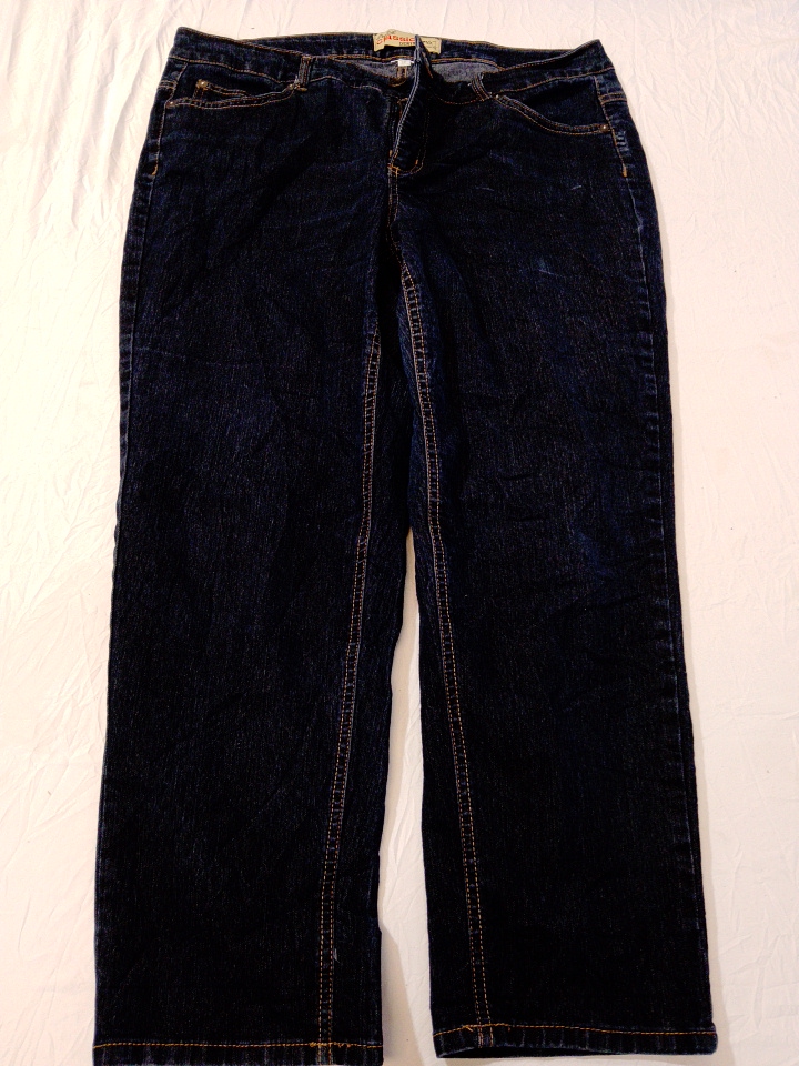 Jean en denim bleu foncé