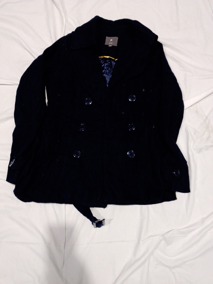 Schwarzer Wollmantel