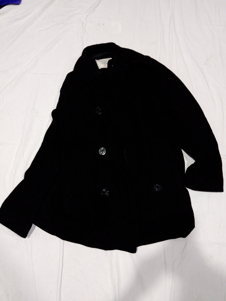 Schwarzer Damenmantel