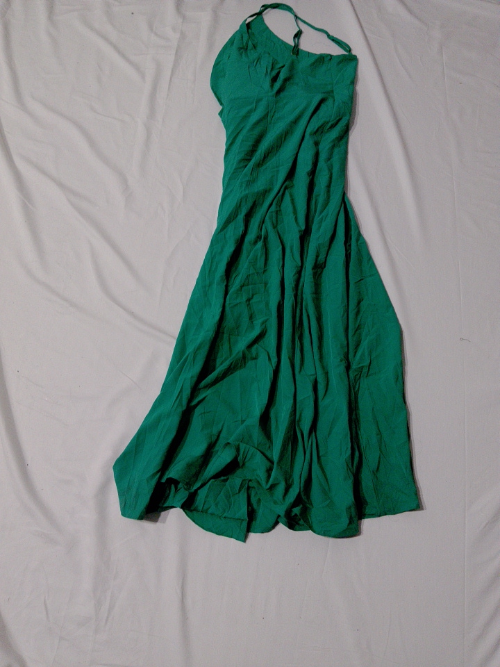 Macacão Verde Esmeralda com Detalhes em Renda