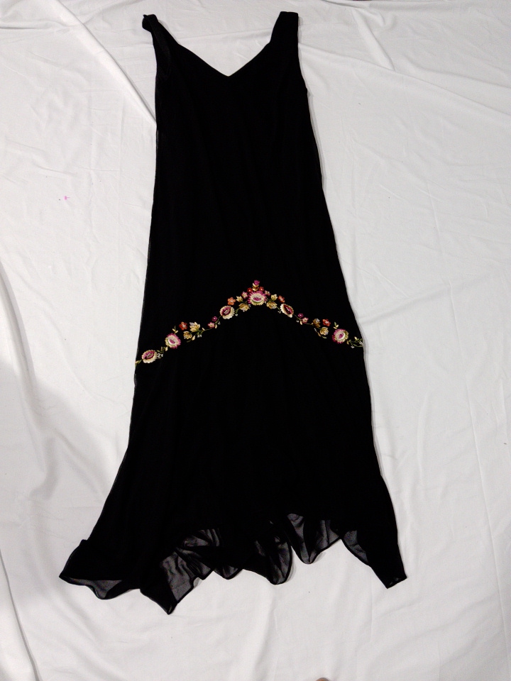 Black Floral Embroidered V-Neck Sleeveless Maxi Dr..