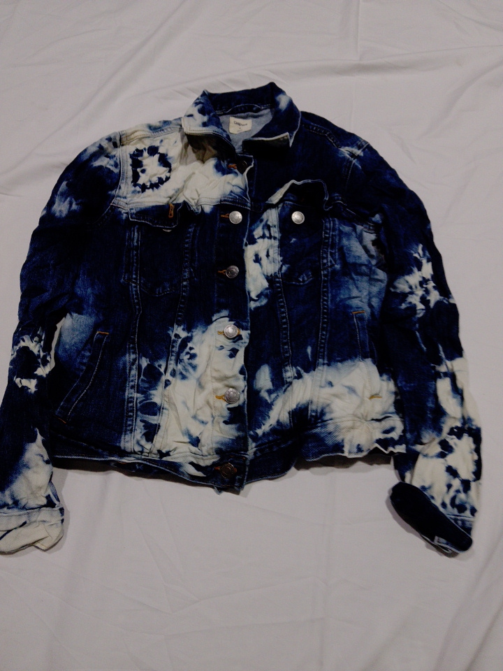 Jaqueta de Denim Gap com Lavagem Desgastada e desb..