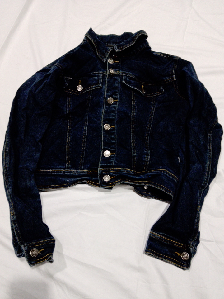 H&M Cropped Denim Jacket in Medium Wash Blue