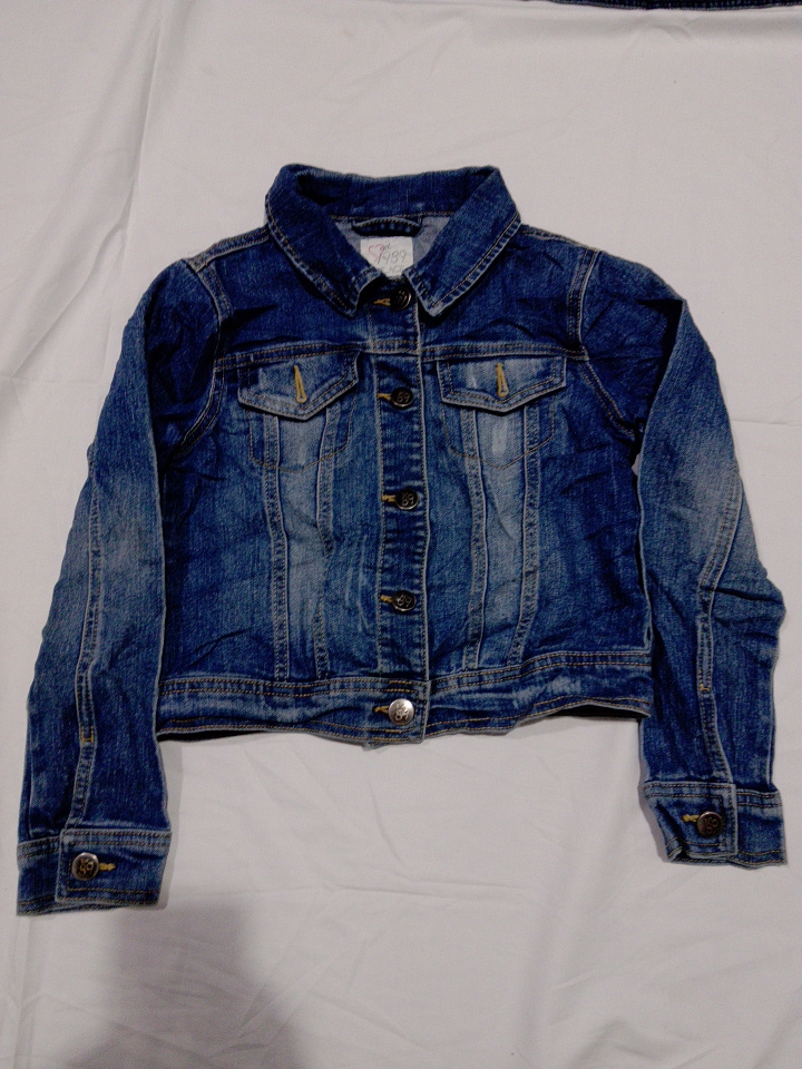 Veste en denim bleu H&M avec col classique et ferm..