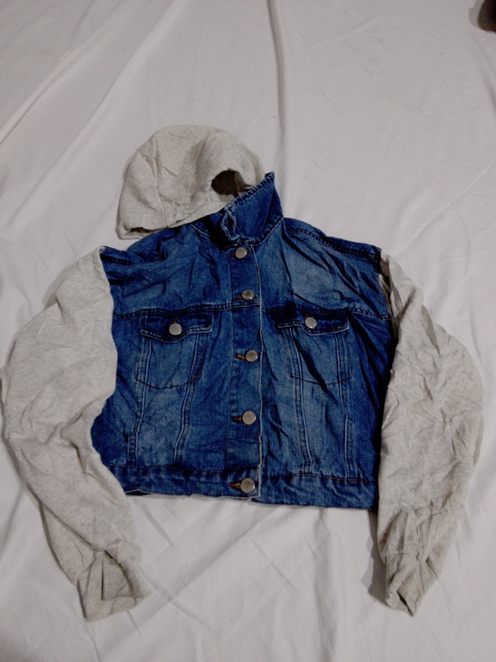 CISONONO Blaue Denim-Hoodie-Jacke mit grauen Fleec..