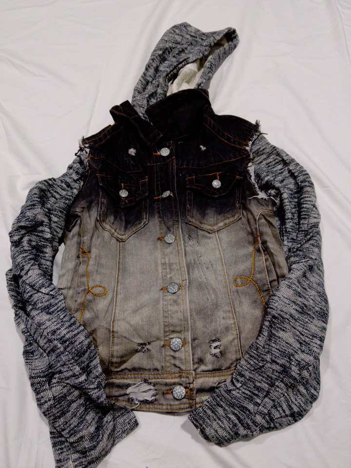 Veste en denim à capuche usée Daytrip avec manches..