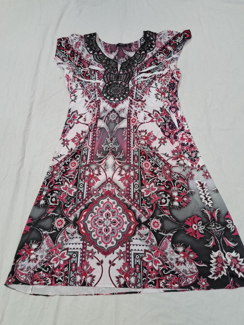 Abito midi a maniche corte stampato floreale APTI9..