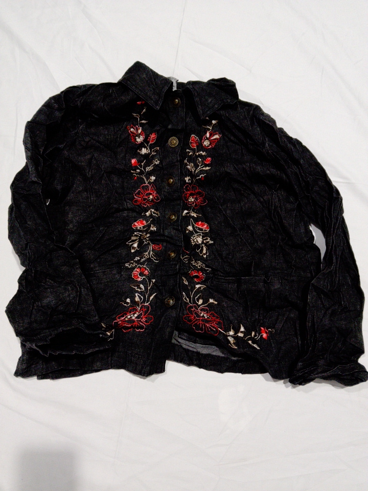 Giacca di denim nera A.P.C. con ricami floreali ro..